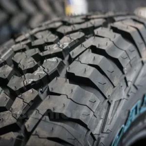 Llanta COMFORSER CF1100 M/T 245/70R16